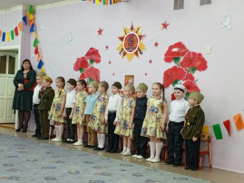 "Этих дней не смолкает слава!" "Этих дней не смолкает слава!".